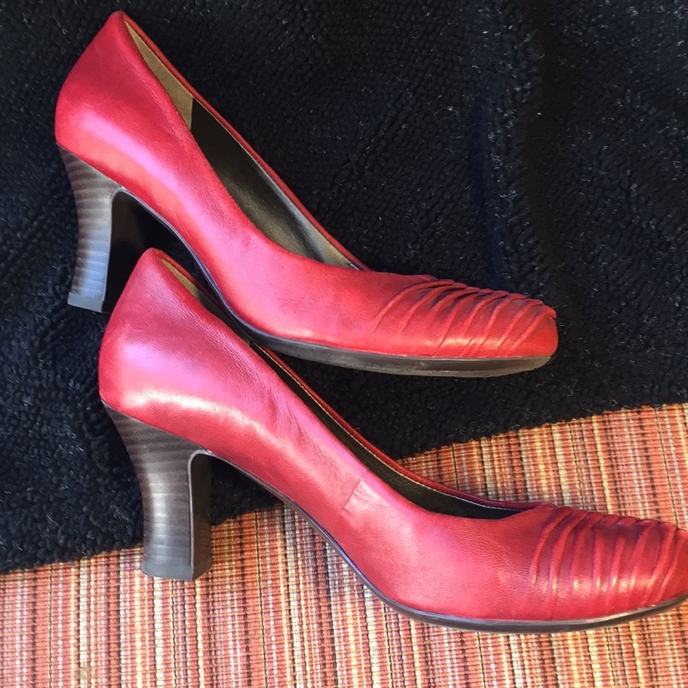 Naturalizer N5 Comfort Pumps.